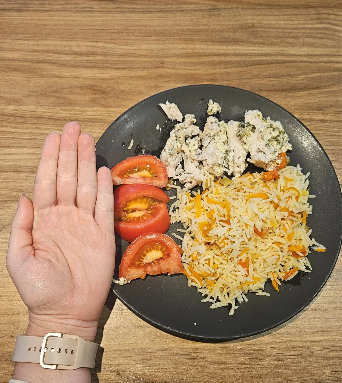 Портретне фото, декоративне з нечітким текстом, як герой-банер для сторінки «Кому ми допомагаємо» програми контролю ваги Med4Slim у Польщі